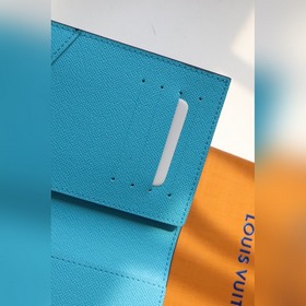 LV Лимитированная серия Паспортный чехол Артикул： M80886 Новый 