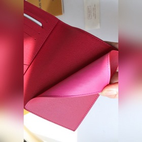 LV Лимитированная серия Паспортный чехол Артикул： M80887 Святой 