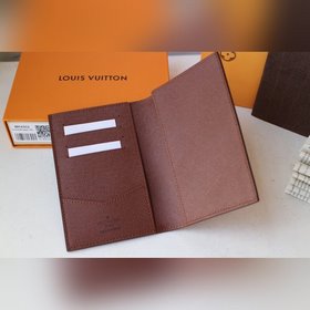 LV Артикул： M64411 Паспортный чехол — идеальный аксессуар для ст