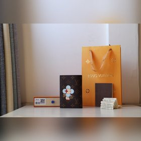 LV Модель： M64411 Паспортный чехол с изображением мишков Идеаль