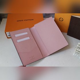 LV Модель： M64411 Паспортный чехол с изображением мишков Идеаль