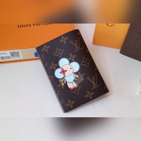 LV Модель： M64411 Паспортный чехол с изображением мишков Идеаль