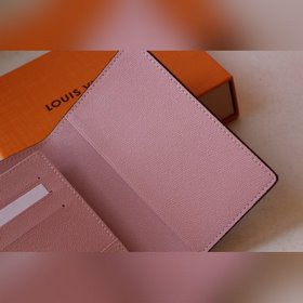 LV Артикул： M64411 Паспортный чехол Идеальный аксессуар для мод