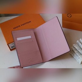 LV Артикул： M64411 Паспортный чехол Идеальный аксессуар для мод