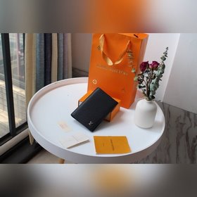 LV Артикул： M62089 Silver Wheat Паспортный чехол Изготовлен из 