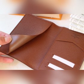 LV Артикул： M64411 Паспортный чехол с изображением собаки породы
