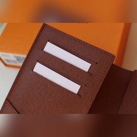 LV Артикул： M64411 Паспортный чехол с изображением собаки породы