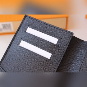 LV Артикул： M64411 Паспортный чехол с изображением лошади Идеаль