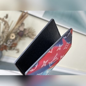 LV Артикул： M60502 Цвет «Аврора»  Pochette Voyage, средняя сумк
