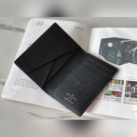 LV Артикул： M60502 Цвет «Аврора»  Pochette Voyage, средняя сумк