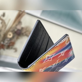 LV Артикул： M60502 Цвет «Аврора»  Pochette Voyage, средняя сумк