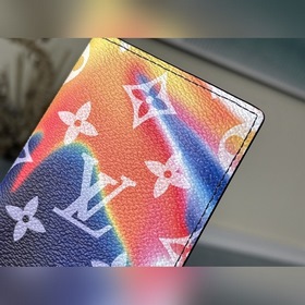 LV Артикул： M60502 Цвет «Аврора»  Pochette Voyage, средняя сумк