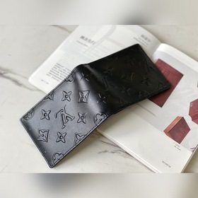 LV Артикул： M80520 Черный кошелек SLENDER Этот кошелек Slender 