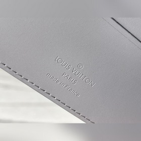 LV Артикул： M81026 Серый кошелек Изготовлен из специально обраб