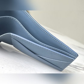LV Артикул： M81026 Синий кошелек Изготовлен из специально обраб