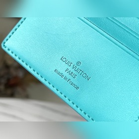 LV Артикул： N60494 Короткий кошелек Этот кожаный кошелек с карм