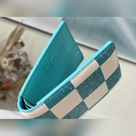 LV Артикул： N60494 Короткий кошелек Этот кожаный кошелек с карм
