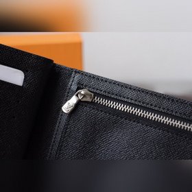LV AMERIGO Кошелек Модель M60053 Этот кошелек Amerigo сочетает 