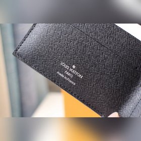 LV AMERIGO Кошелек Модель M60053 Этот кошелек Amerigo сочетает 