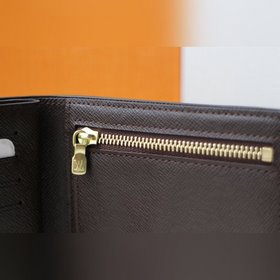 LV AMERIGO Кошелек Модель M60053 Этот кошелек Amerigo сочетает