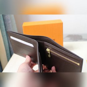 LV AMERIGO Кошелек Модель M60053 Этот кошелек Amerigo сочетает 