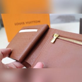 LV AMERIGO Кошелек Модель M60053 Этот кошелек Amerigo сочетает