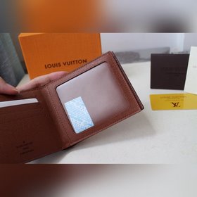 LV AMERIGO Кошелек Модель M60053 Этот кошелек Amerigo сочетает 