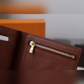 LV AMERIGO Кошелек Модель M60053 Этот кошелек Amerigo сочетает 