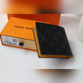 LV модель M60895 Короткий кошелек с логотипом Этот кошелек из сер