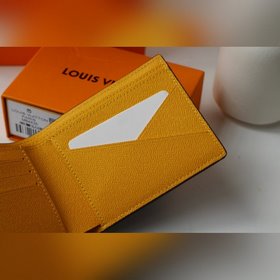 LV модель M60895 Короткий кошелек с логотипом Этот кошелек из сер