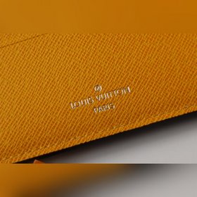 LV модель M60895 Короткий кошелек с логотипом Этот кошелек из сер