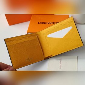 LV модель M60895 Короткий кошелек с логотипом Этот кошелек из сер