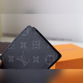 Кошелек LV MULTIPLE Модель M60895 Изготовлен из стильной парусины