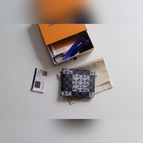 LV Multiple кожаный кошелек Модель 60895 Веретенообразный узор Из