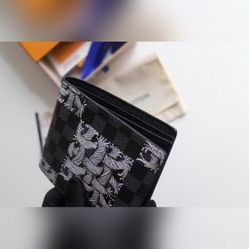 LV Multiple кожаный кошелек Модель 60895 Веретенообразный узор Из