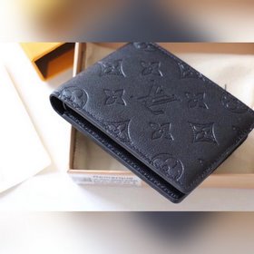 LV MULTIPLE Кошелек Модель M62901 Этот кошелек Louis Vuitton Mult