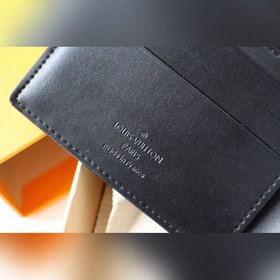 LV MULTIPLE Кошелек Модель M62901 Этот кошелек Louis Vuitton Mult