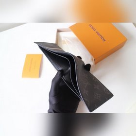 LV MULTIPLE Кошелек Модель M64439 Этот кошелек Multiple, разработ