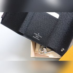 LV Rivets Chain Кошелек Модель M67711 Этот компактный кошелек R