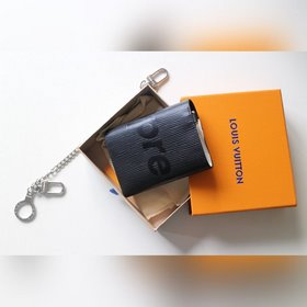 LV Rivets Chain Кошелек Модель M67711 Этот компактный кошелек R