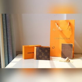 LV MUL TIPLE Кошелек Модель M69024 Короткий кожаный кошелек из ко