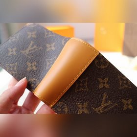 LV MUL TIPLE Кошелек Модель M69024 Короткий кожаный кошелек из ко