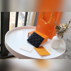LV Multiple Кошелек Модель N63124 Изготовлен изысканной кожи Dami