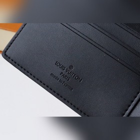 LV Короткий кошелек Артикул： M81830 Короткий кошелек Полностью о
