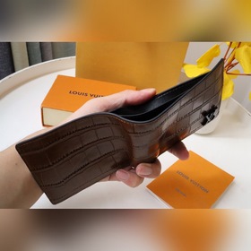 LV Короткий кошелек Артикул： M81830 Короткий кошелек Полностью о