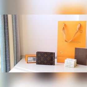 LV Модель M66543 Короткий кошелек Идеальное место для хранения 
