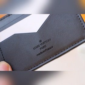 LV Кошелек для купюр Артикул M66543 Идеальное место для хранения 