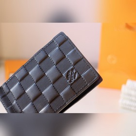 LV Кошелек для купюр Артикул M66543 Идеальное место для хранения 