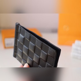 LV Кошелек для купюр Артикул M66543 Идеальное место для хранения 