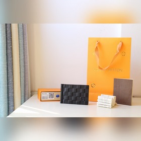 LV Кошелек для купюр Артикул M66543 Идеальное место для хранения 